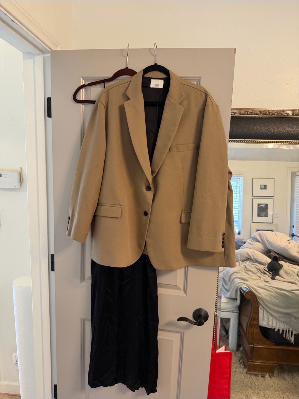Frankie Shop Taupe Oversized Blazer very chic. Size is OS but fits like a 10/12 - Picture 6 of 15